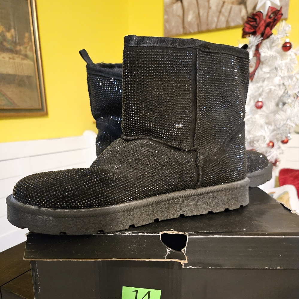 NIB TORRID 9WW BLACK EMBELLISHED SPARKLY ✨️ BOOTS